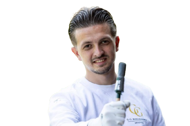 Schilder van GG Schilderwerken met kwast